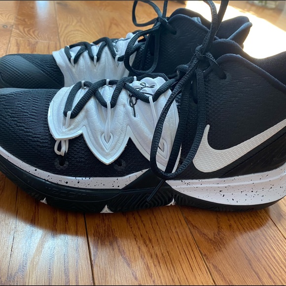 Kyrie 5 nike basketball court shoes - Picture 3 of 4